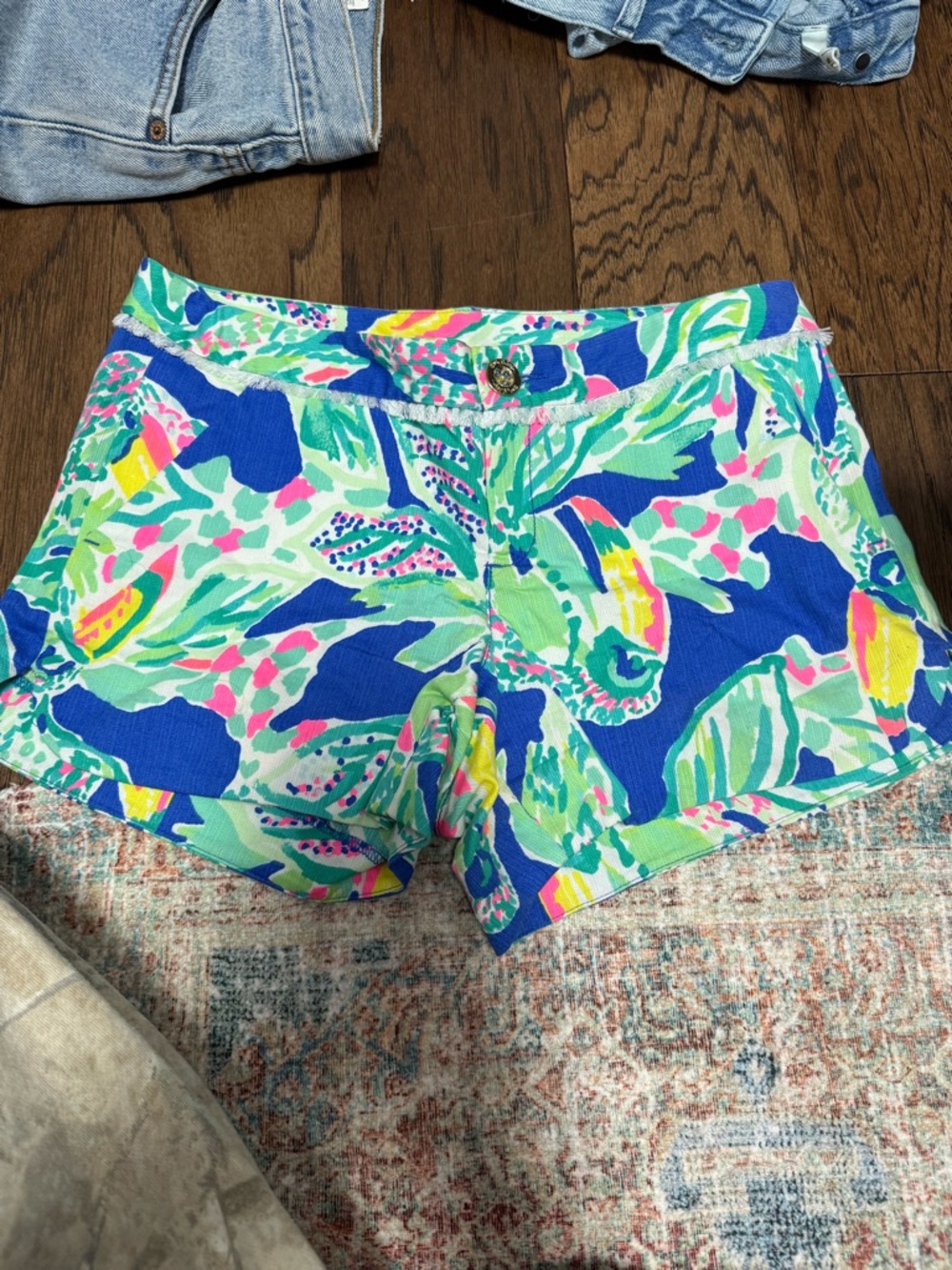 Lilly Pulitzer size 00 Women’s Tropical Print Cotton Shorts - Blue Multi